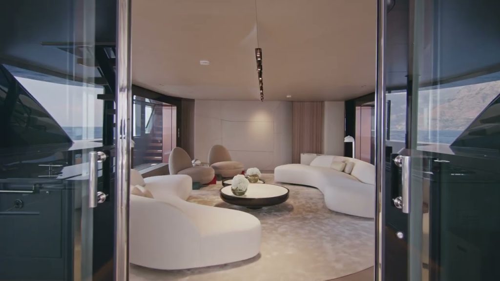 ROSSINAVI M/Y HEED – OFFICIAL VIDEO